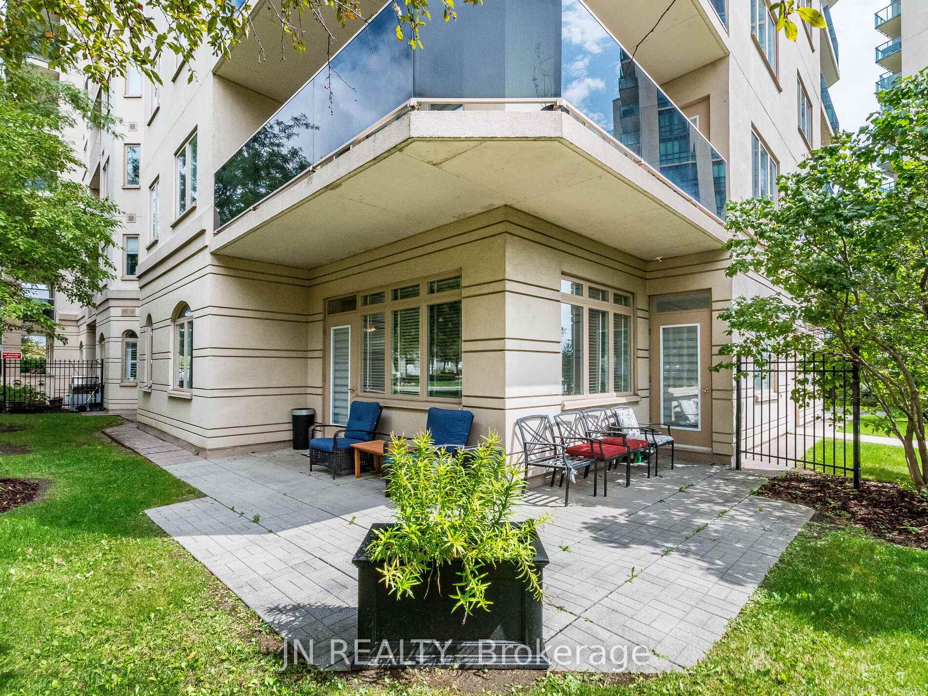 Front of Unit 109, 10 Dayspring Circle