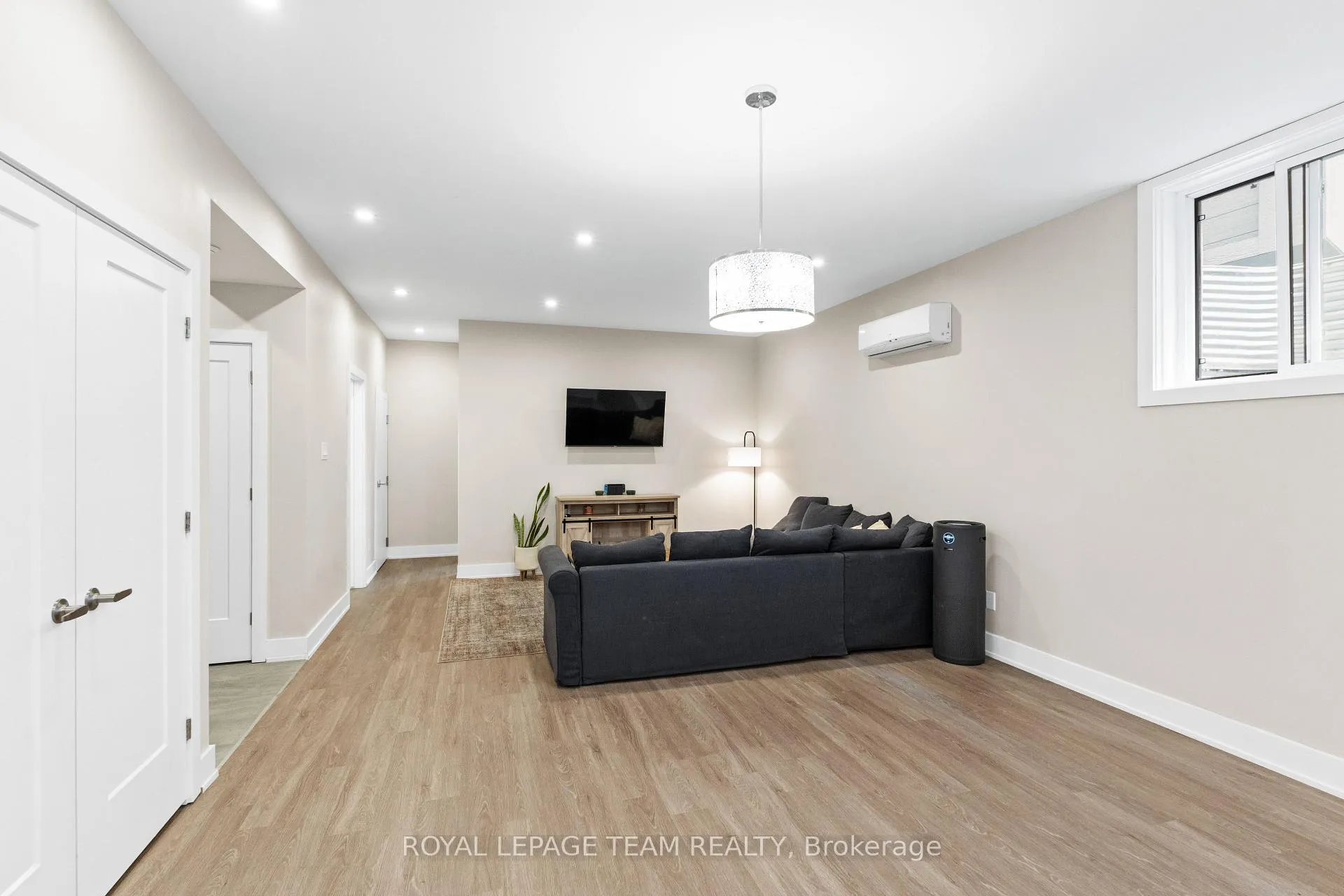Photo 5 of Unit D, 423 Ravenhill Avenue, Ottawa, McKellar/Highland — HOMEH