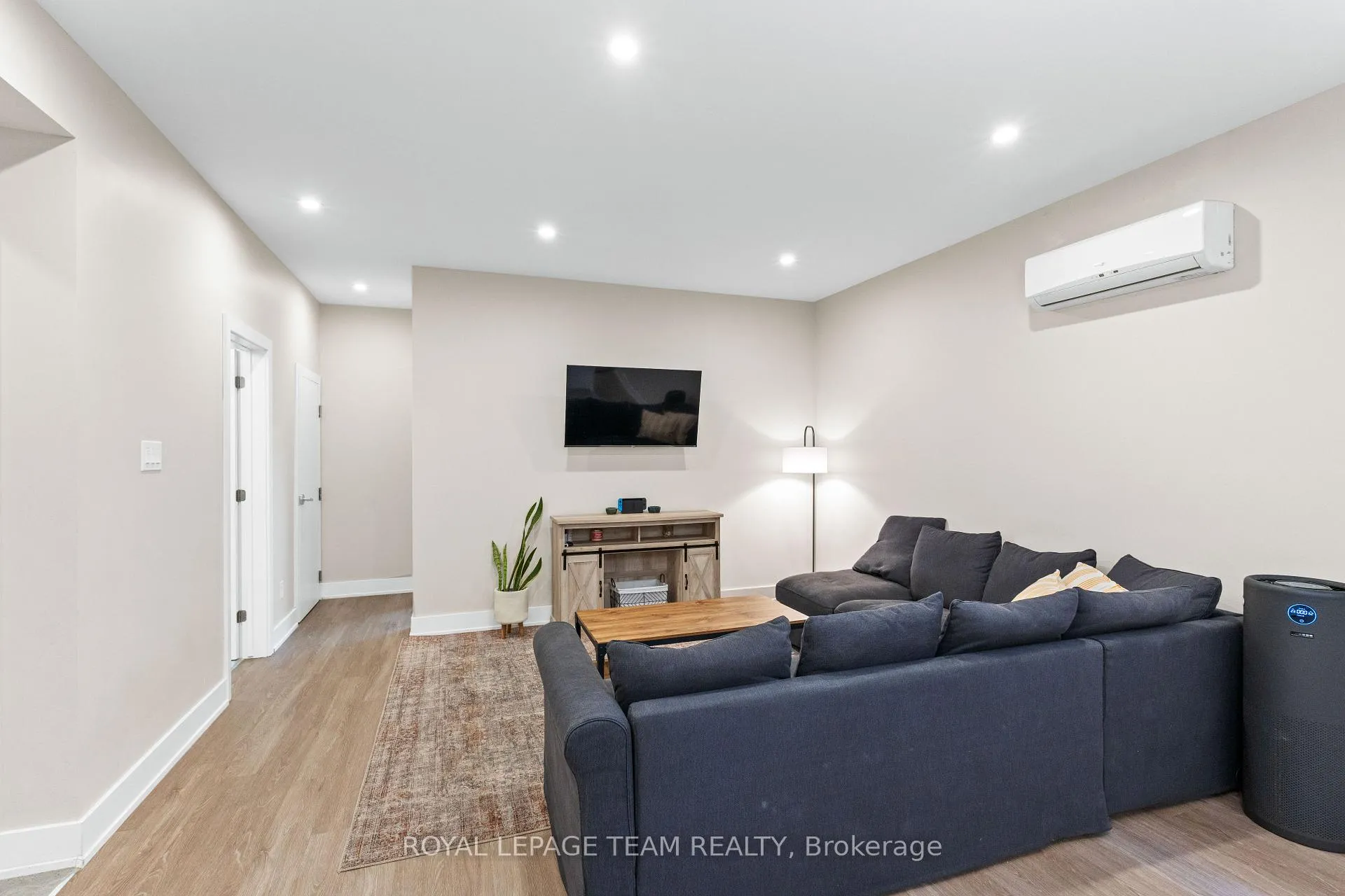 Photo 7 of Unit D, 423 Ravenhill Avenue, Ottawa, McKellar/Highland — HOMEH