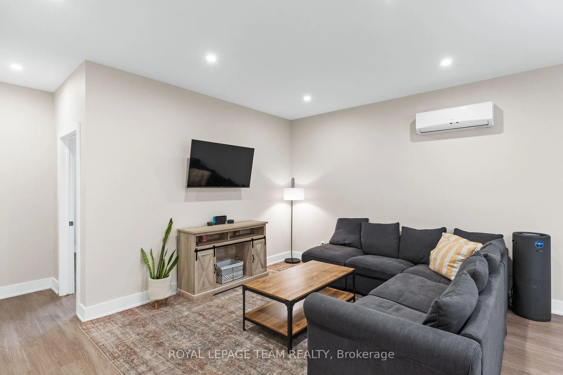 Photo 8 of Unit D, 423 Ravenhill Avenue, Ottawa, McKellar/Highland — HOMEH