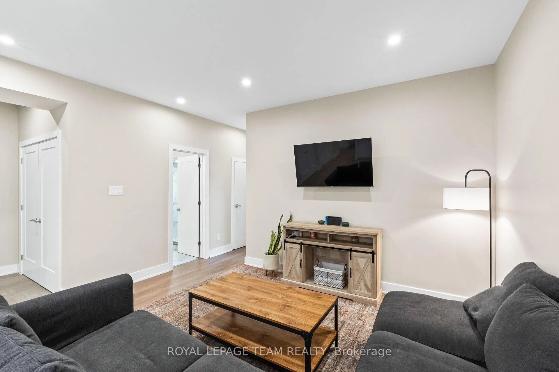 Photo 9 of Unit D, 423 Ravenhill Avenue, Ottawa, McKellar/Highland — HOMEH