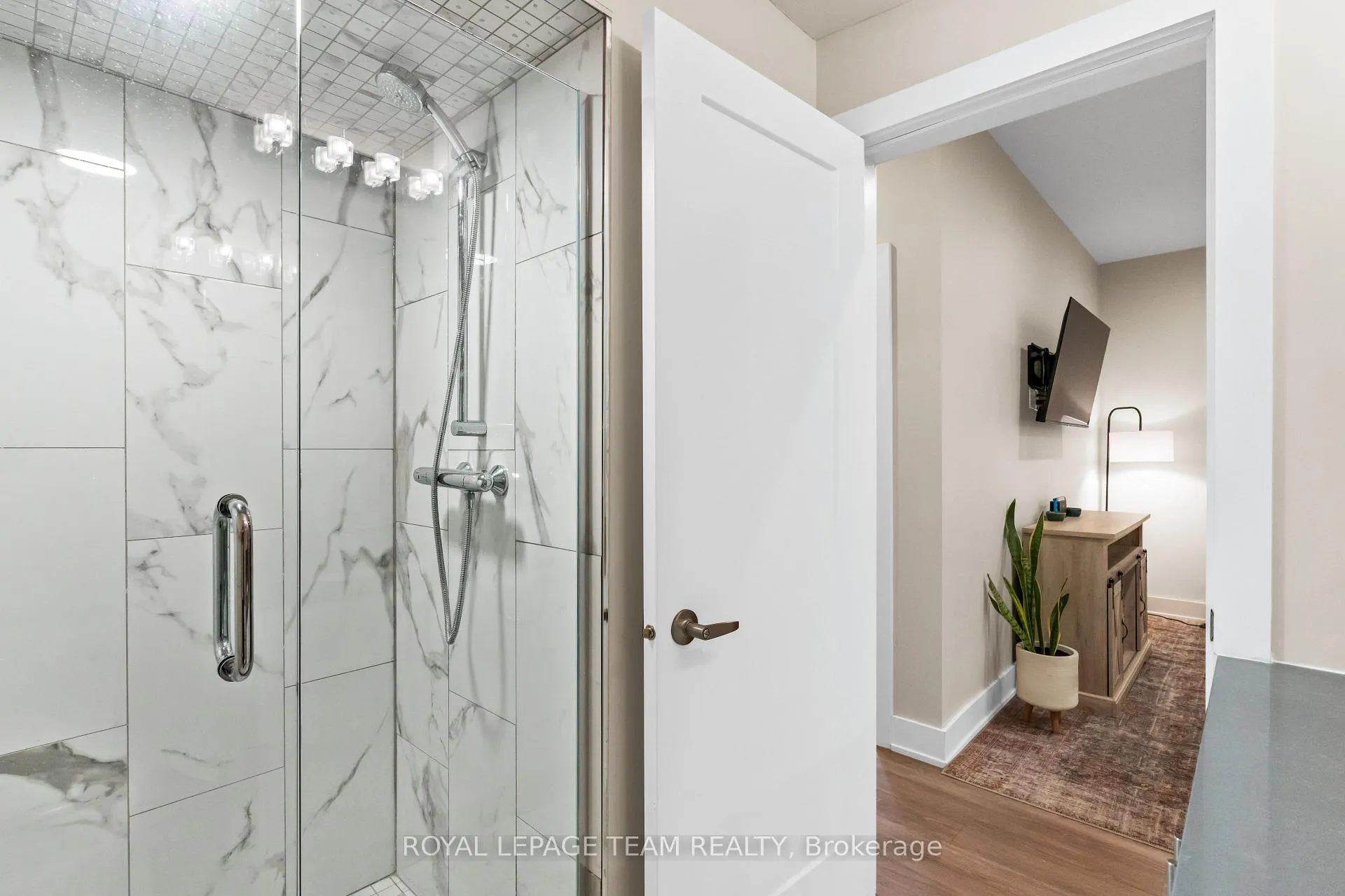 Photo 11 of Unit D, 423 Ravenhill Avenue, Ottawa, McKellar/Highland — HOMEH