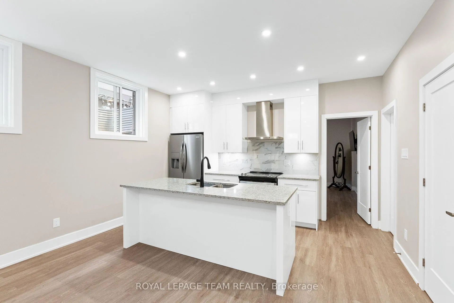 Photo 15 of Unit D, 423 Ravenhill Avenue, Ottawa, McKellar/Highland — HOMEH