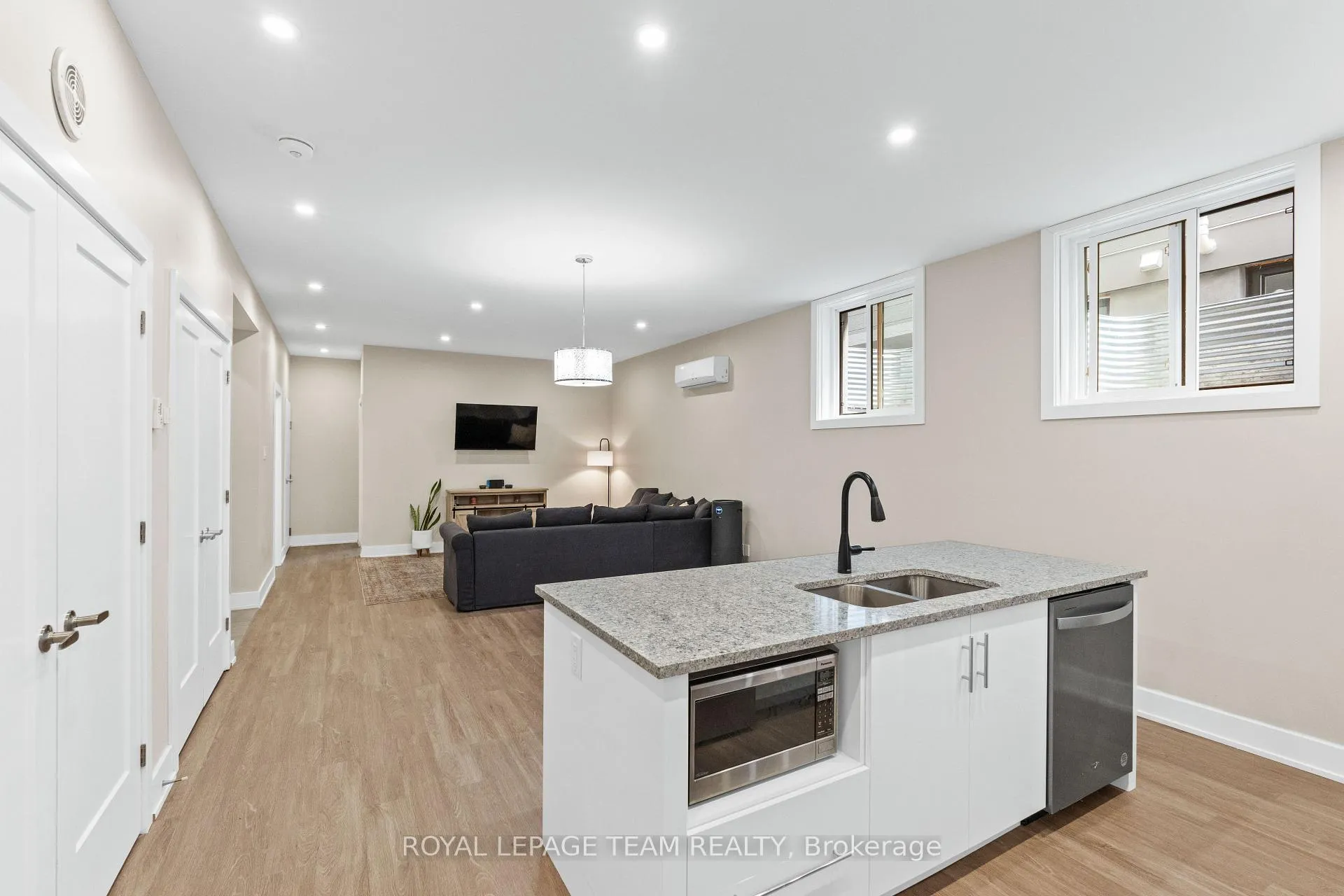 Photo 17 of Unit D, 423 Ravenhill Avenue, Ottawa, McKellar/Highland — HOMEH