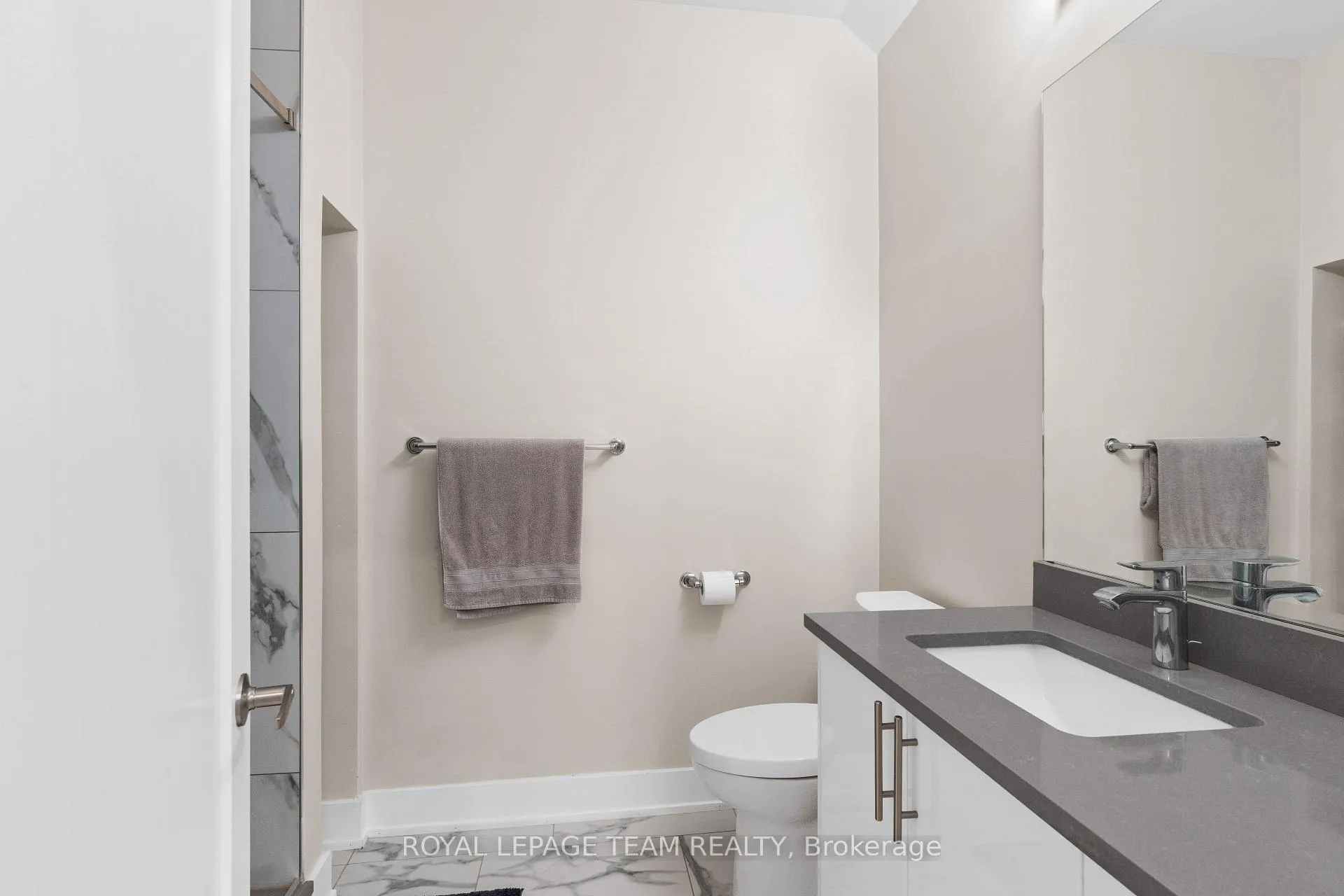 Photo 20 of Unit D, 423 Ravenhill Avenue, Ottawa, McKellar/Highland — HOMEH