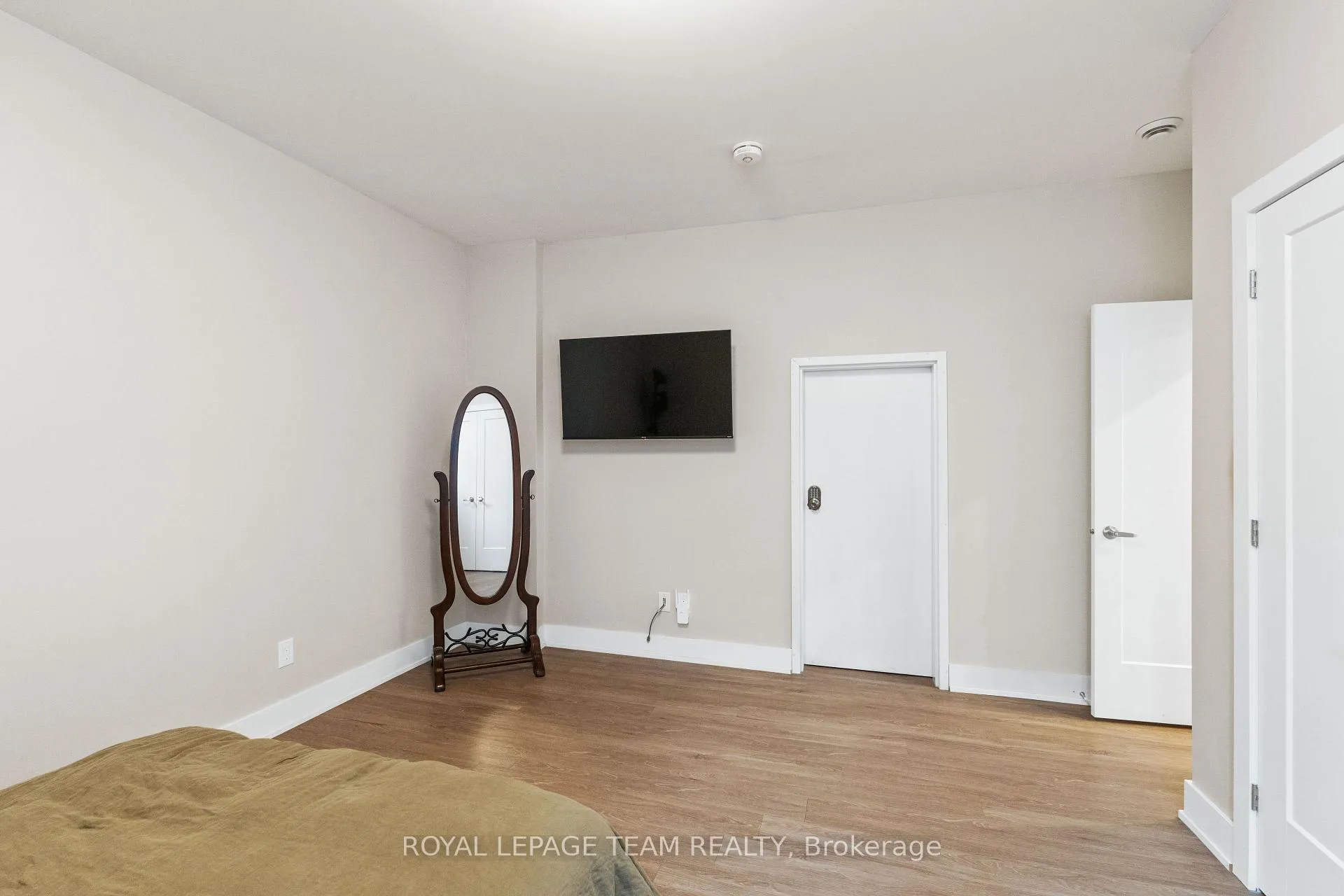 Photo 21 of Unit D, 423 Ravenhill Avenue, Ottawa, McKellar/Highland — HOMEH