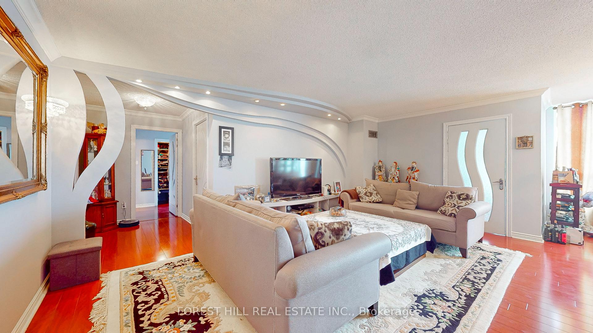 Photo 8 of Unit 308, 1 Clark Avenue W, Vaughan, Crestwood-Springfarm-Yorkhill — HOMEH