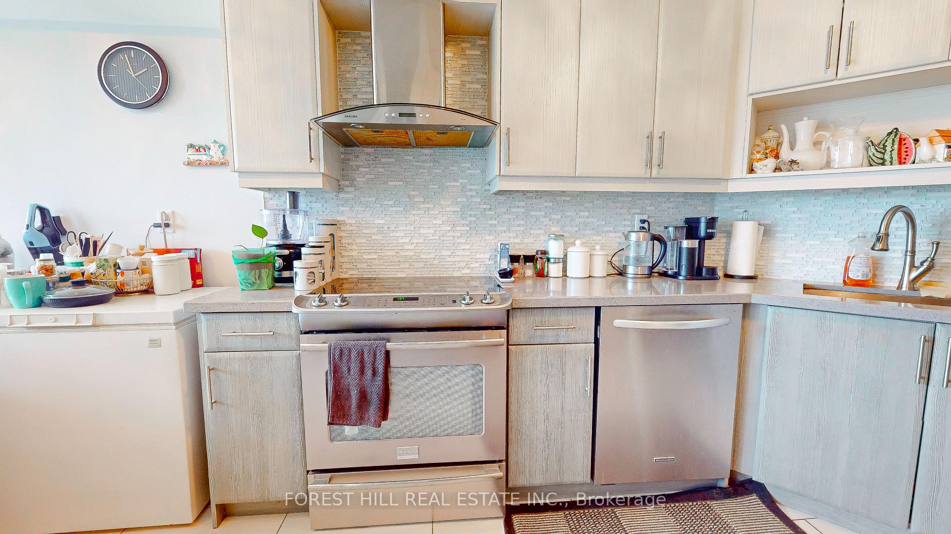 Photo 18 of Unit 308, 1 Clark Avenue W, Vaughan, Crestwood-Springfarm-Yorkhill — HOMEH