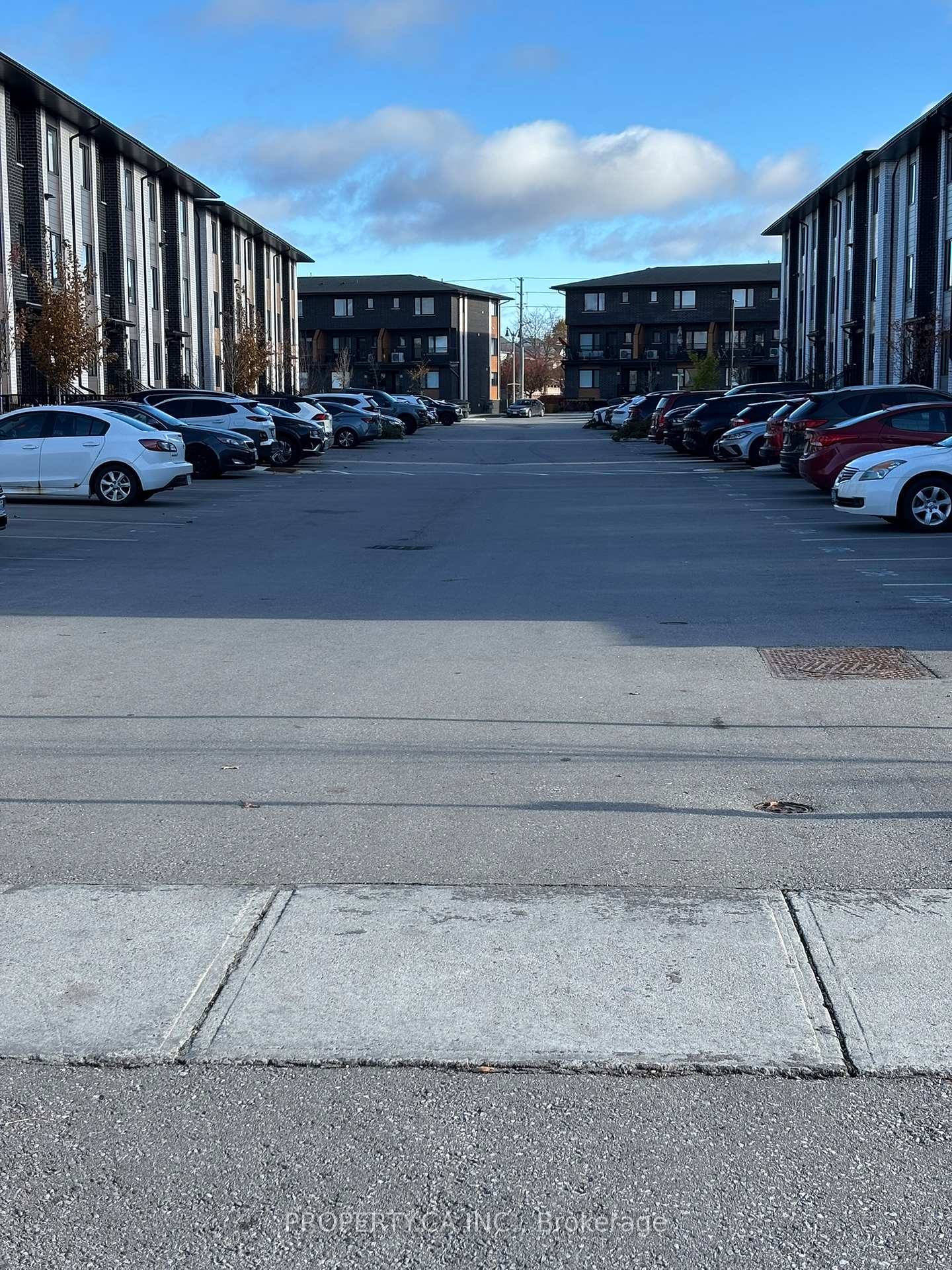 Photo 3 of 30 Lily Lane, Guelph, Clairfields/Hanlon Business Park — HOMEH