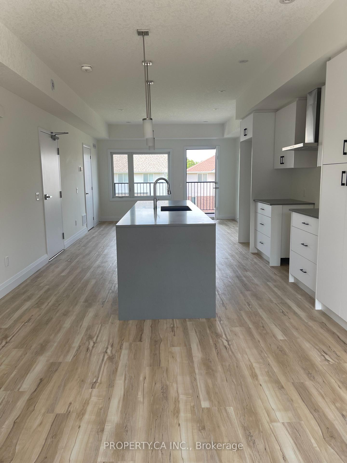 Photo 4 of 30 Lily Lane, Guelph, Clairfields/Hanlon Business Park — HOMEH