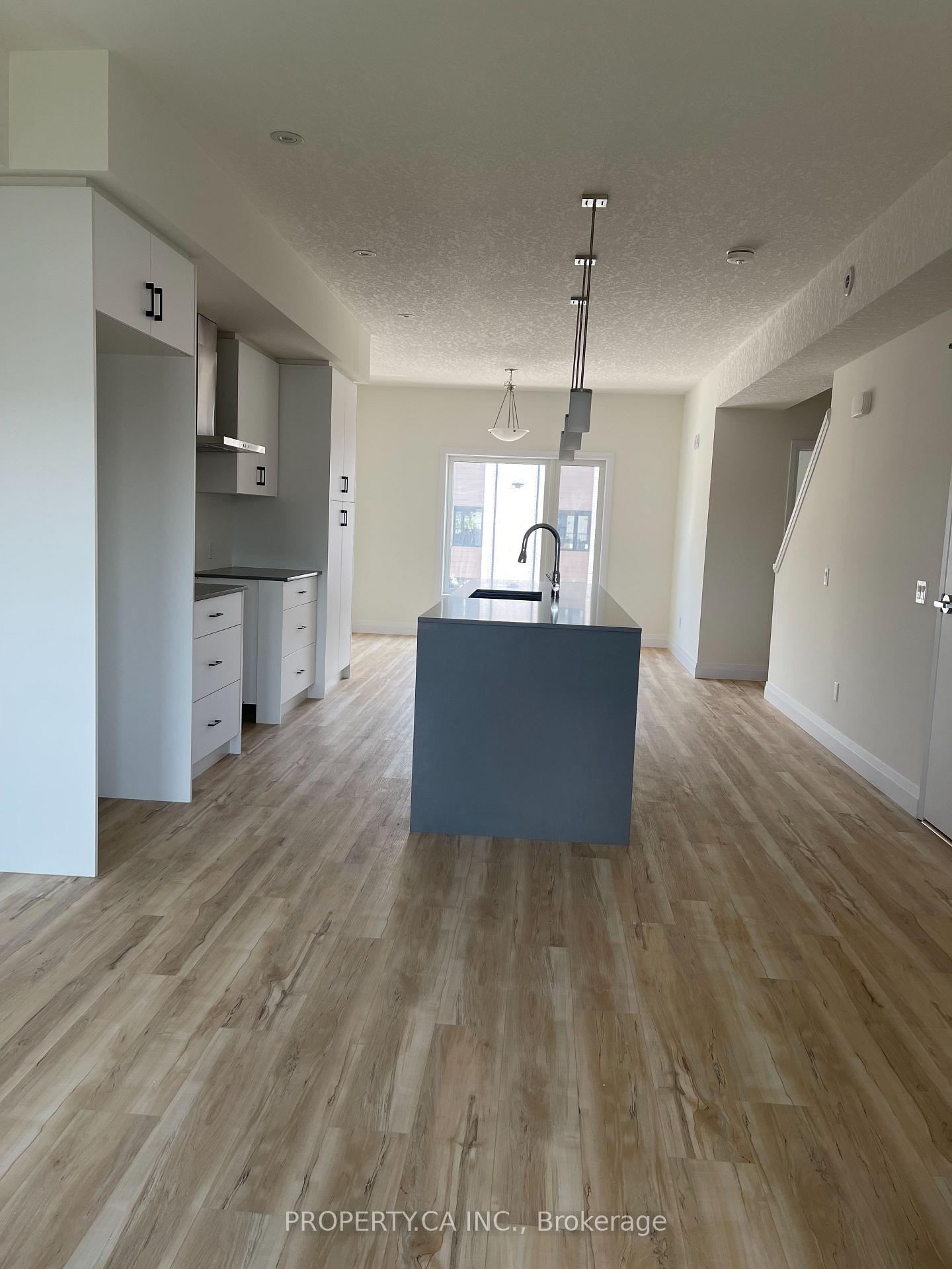 Photo 5 of 30 Lily Lane, Guelph, Clairfields/Hanlon Business Park — HOMEH