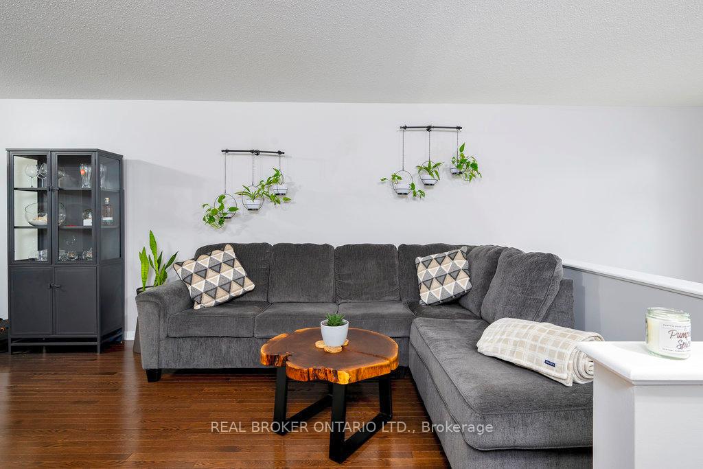 Photo 7 of 392 Galston, Ottawa, Mer Bleue/Bradley Estates/Anderson Park — HOMEH