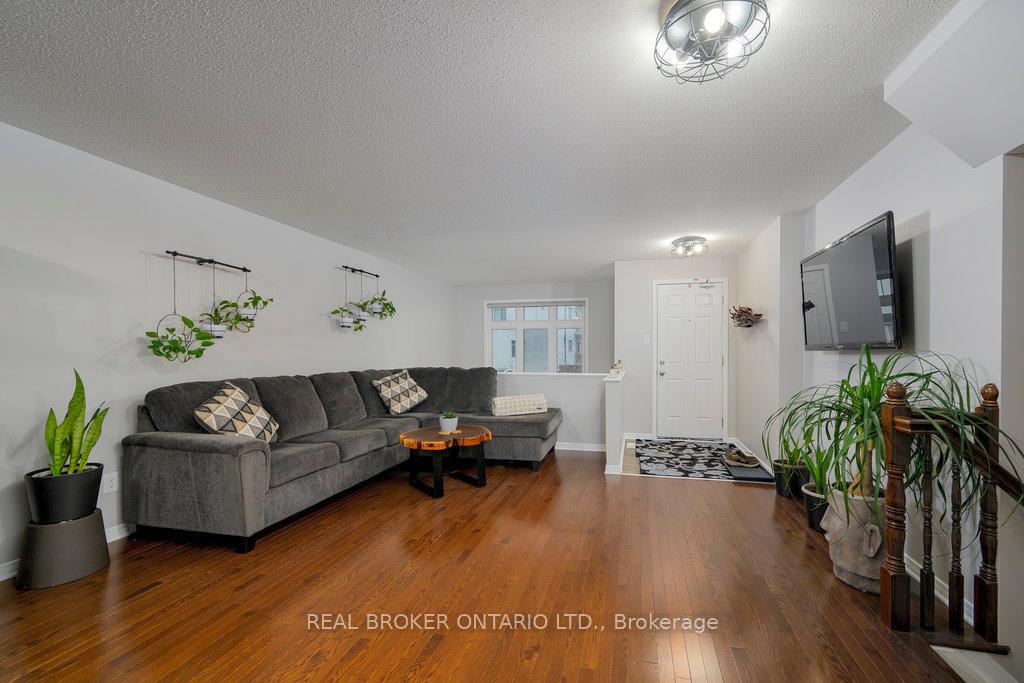 Photo 8 of 392 Galston, Ottawa, Mer Bleue/Bradley Estates/Anderson Park — HOMEH