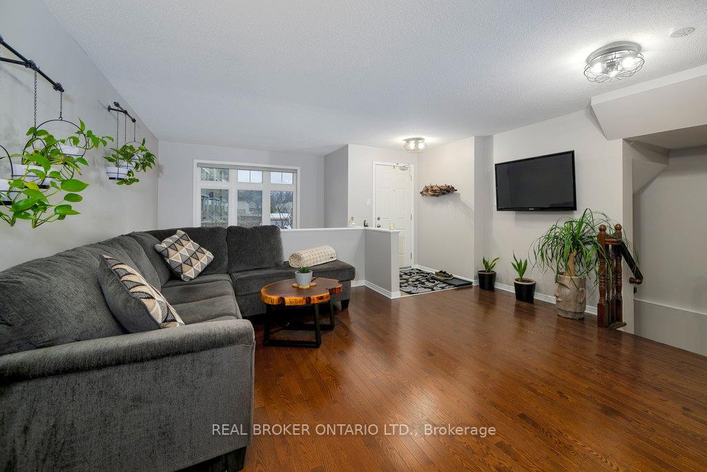 Photo 9 of 392 Galston, Ottawa, Mer Bleue/Bradley Estates/Anderson Park — HOMEH