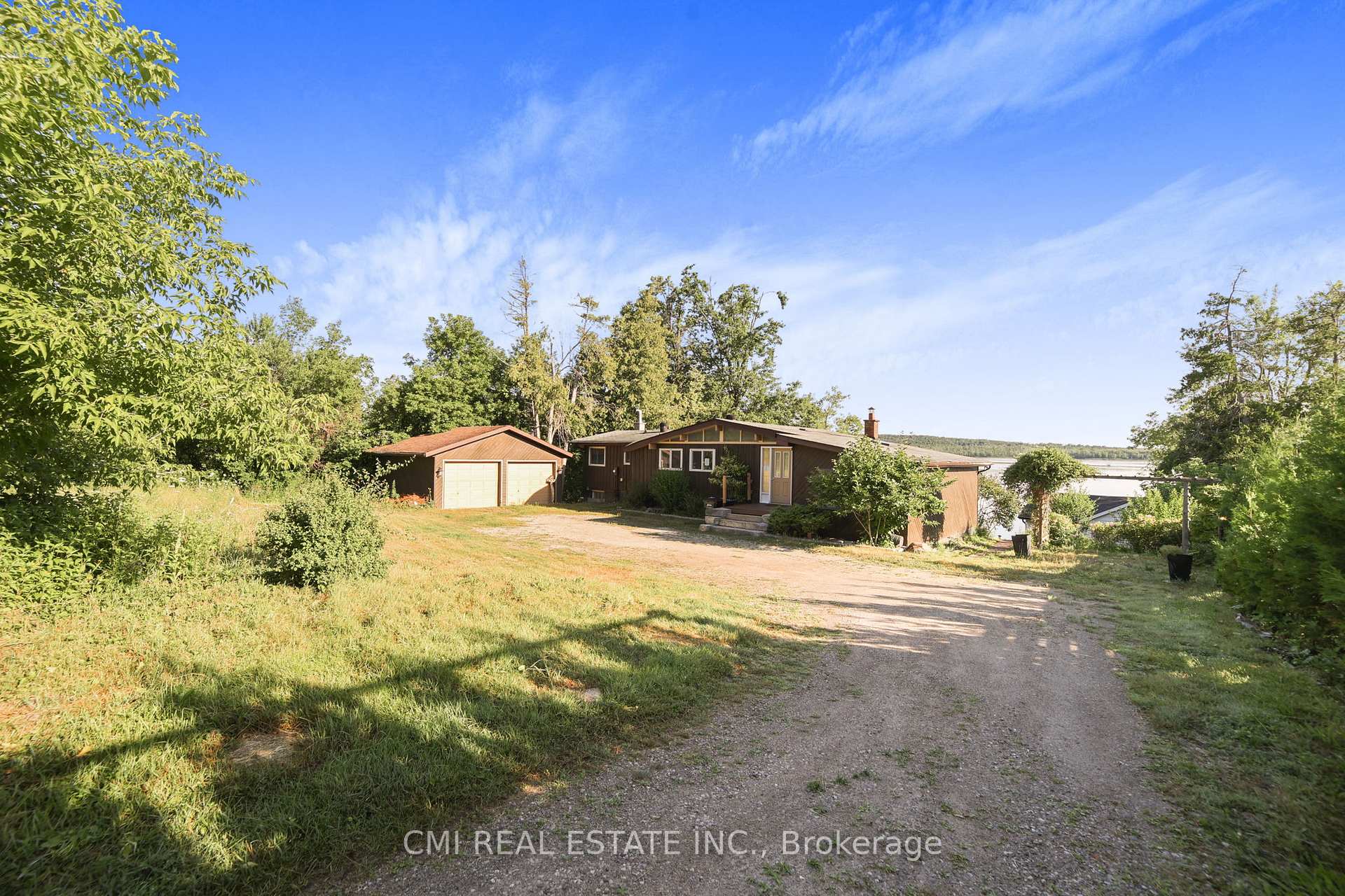 Photo 5 of 54 Little Lake Drive, Barrie, Little Lake — HOMEH