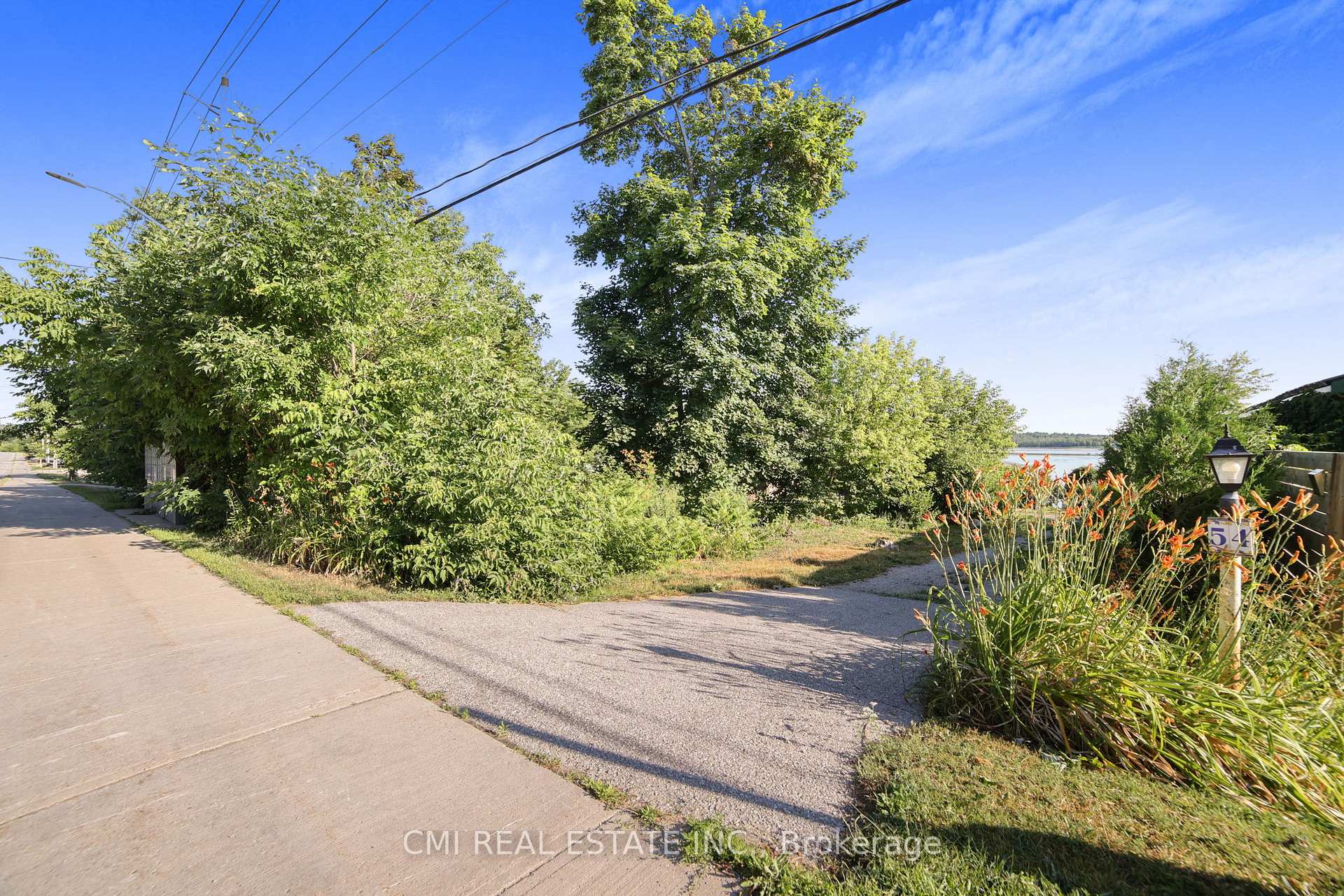 Photo 3 of 54 Little Lake Drive, Barrie, Little Lake — HOMEH