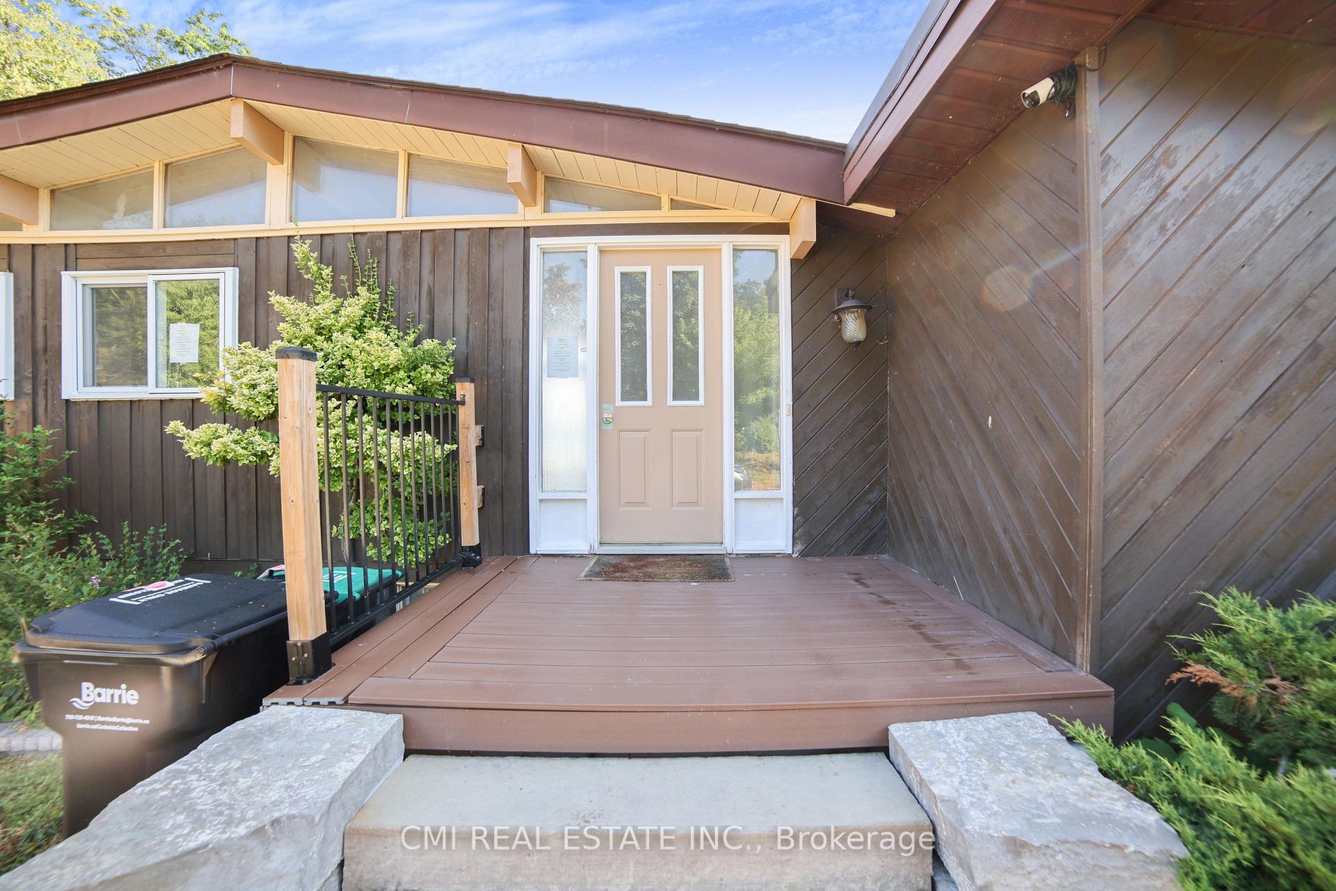 Photo 4 of 54 Little Lake Drive, Barrie, Little Lake — HOMEH