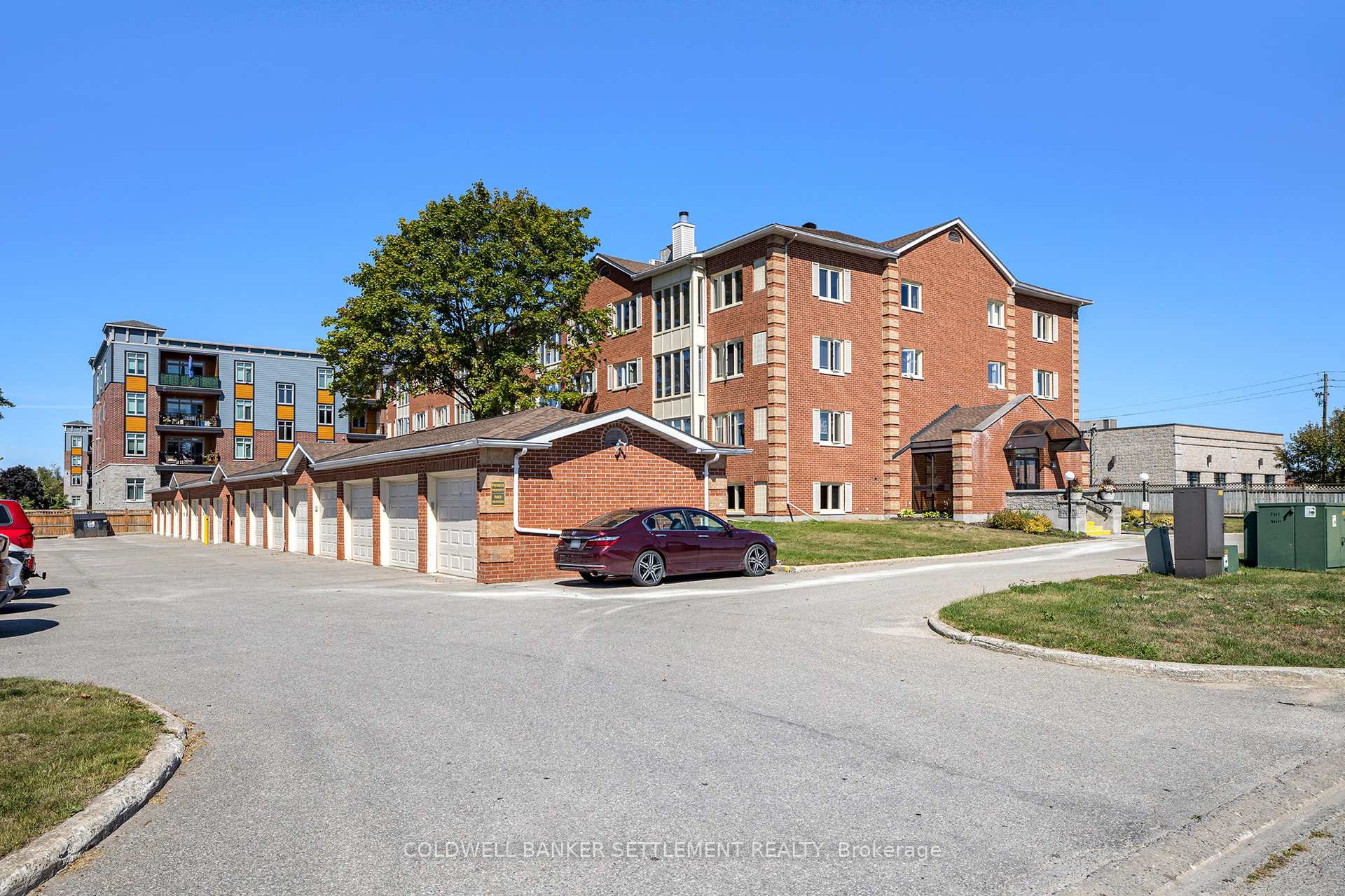 Photo 2 of Unit 301, 10 Armstrong Drive, Smiths Falls — HOMEH