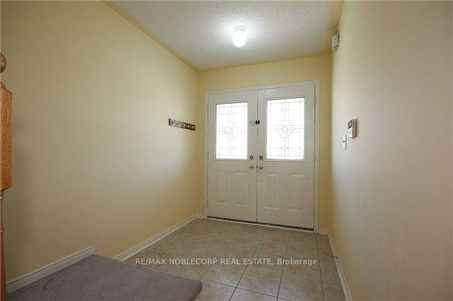 Photo 2 of 18 Silvervalley Drive, Caledon, Bolton North — HOMEH