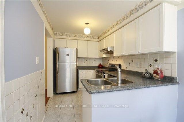 Photo 4 of 18 Silvervalley Drive, Caledon, Bolton North — HOMEH