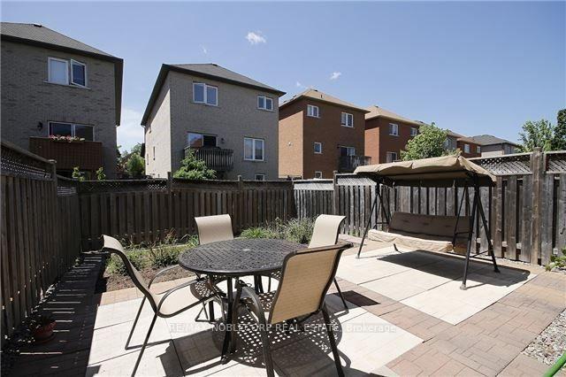 Photo 10 of 18 Silvervalley Drive, Caledon, Bolton North — HOMEH