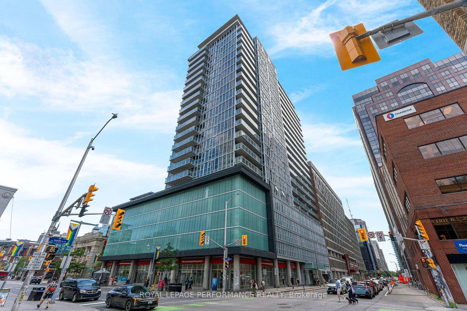 Front of Unit 2209, 324 Laurier Avenue W
