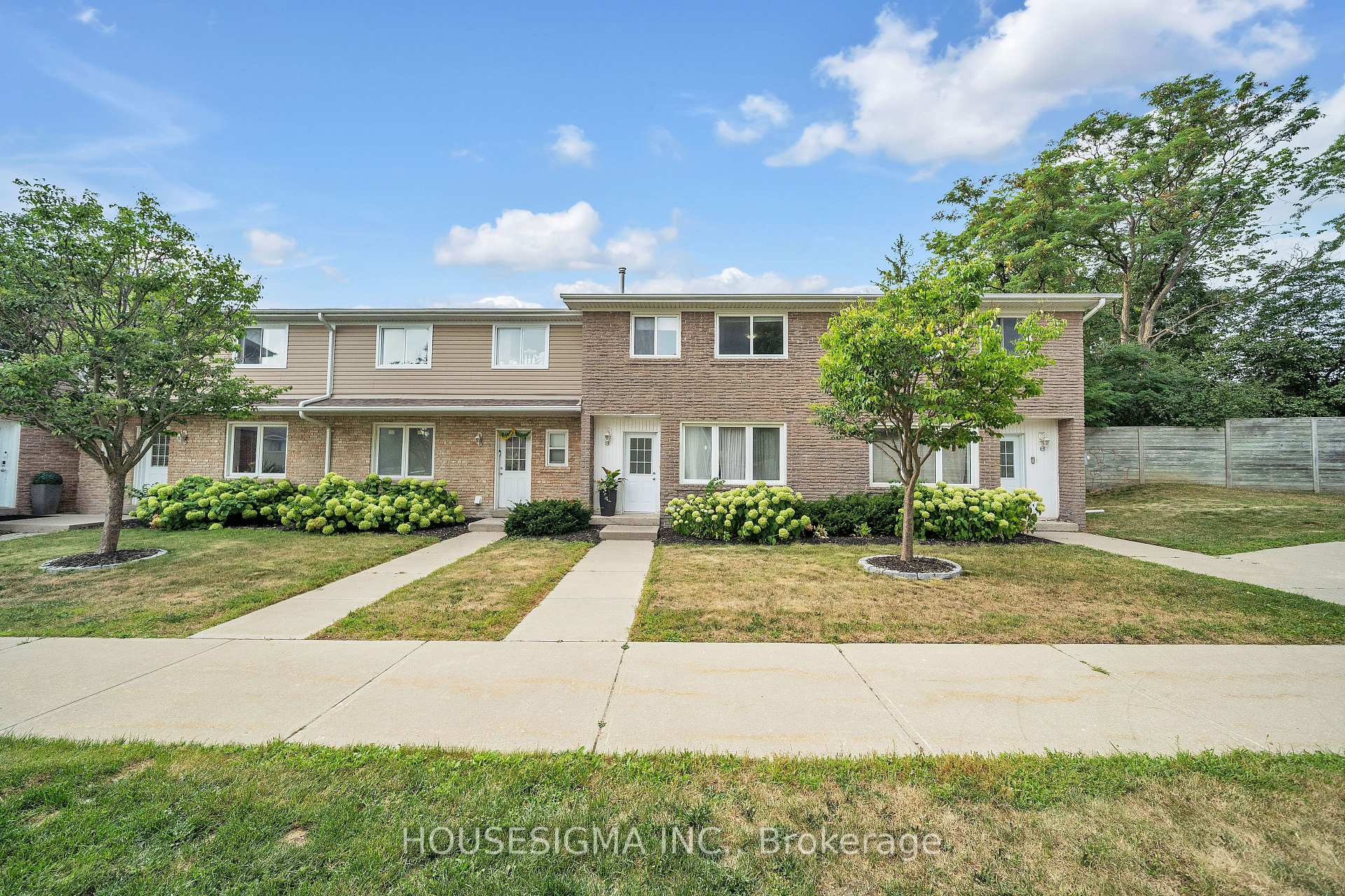 Photo 2 of Unit 16, 50 Westmount Road W, Kitchener — HOMEH