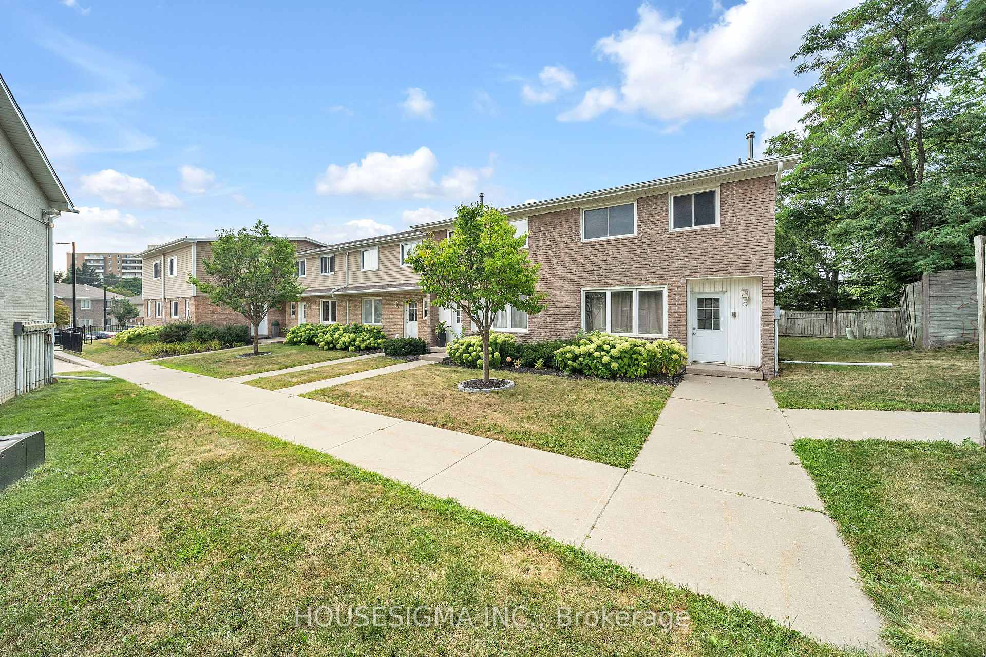 Photo 4 of Unit 16, 50 Westmount Road W, Kitchener — HOMEH