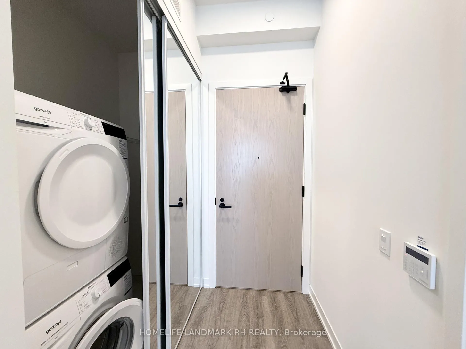 Photo 3 of Unit 4910, 8 Interchange Way, Vaughan, Vaughan Corporate Centre — HOMEH