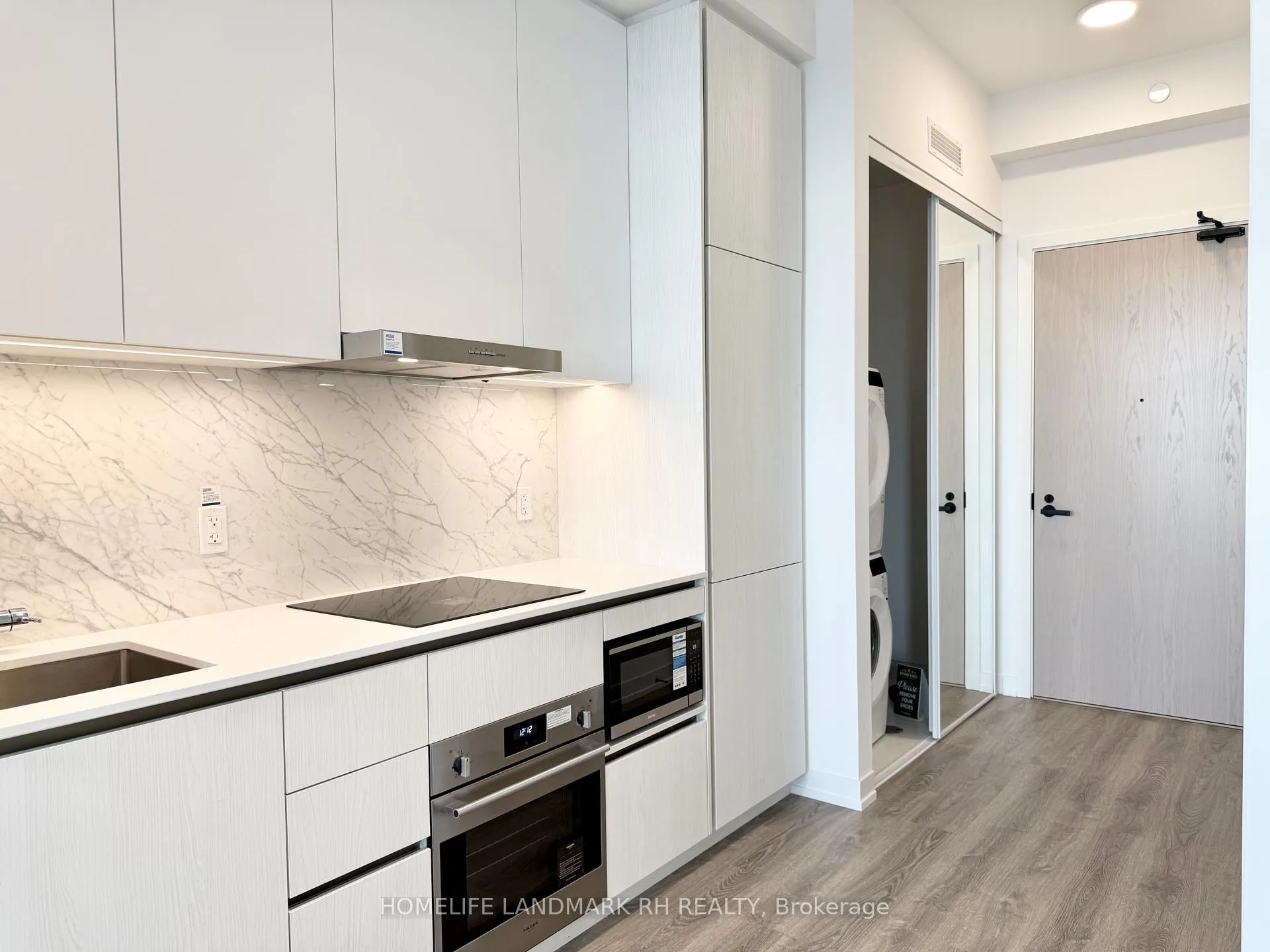 Photo 4 of Unit 4910, 8 Interchange Way, Vaughan, Vaughan Corporate Centre — HOMEH