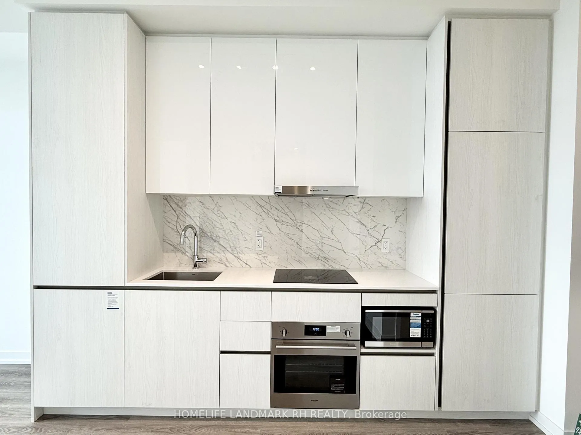 Photo 5 of Unit 4910, 8 Interchange Way, Vaughan, Vaughan Corporate Centre — HOMEH