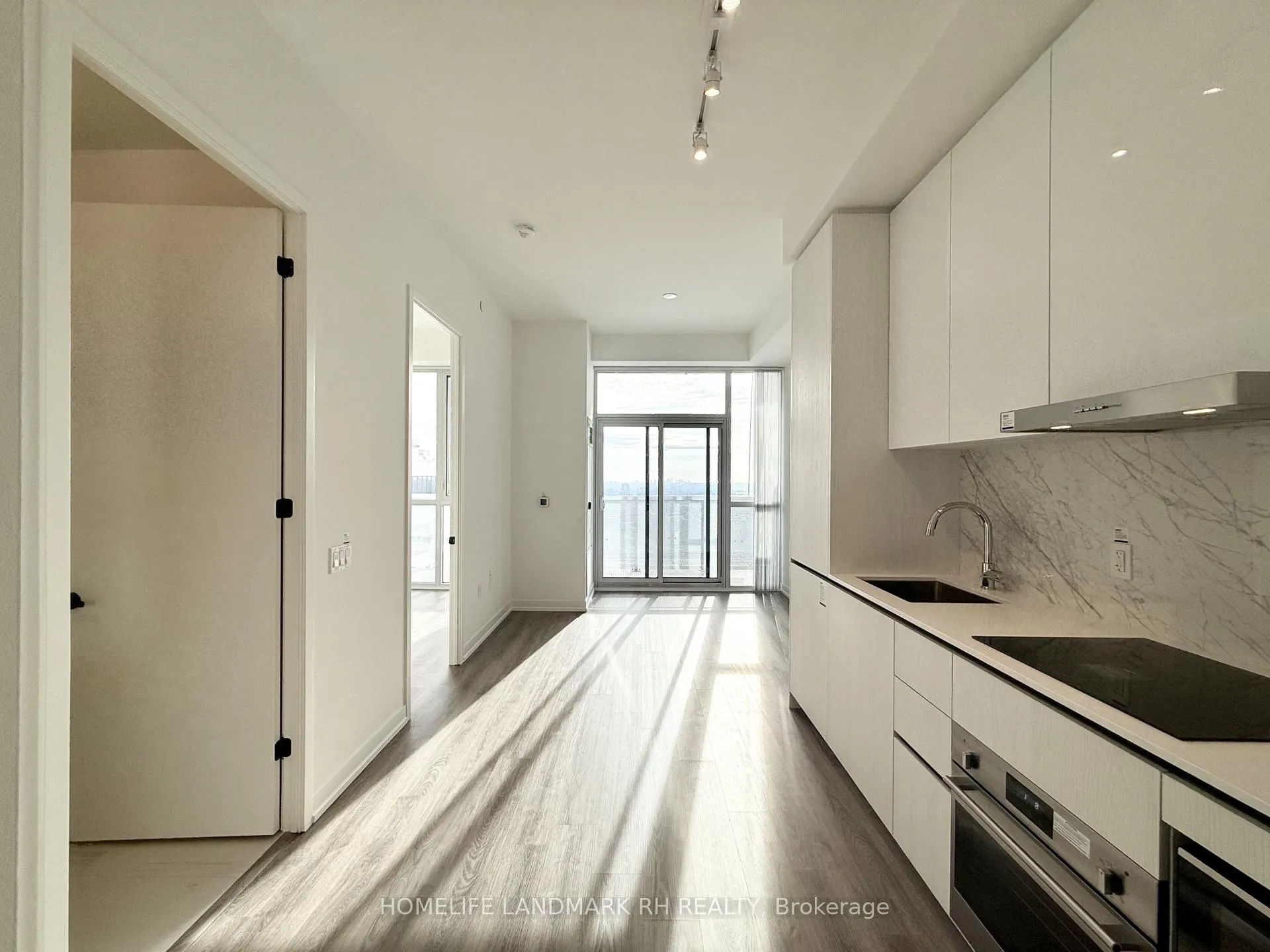 Photo 6 of Unit 4910, 8 Interchange Way, Vaughan, Vaughan Corporate Centre — HOMEH