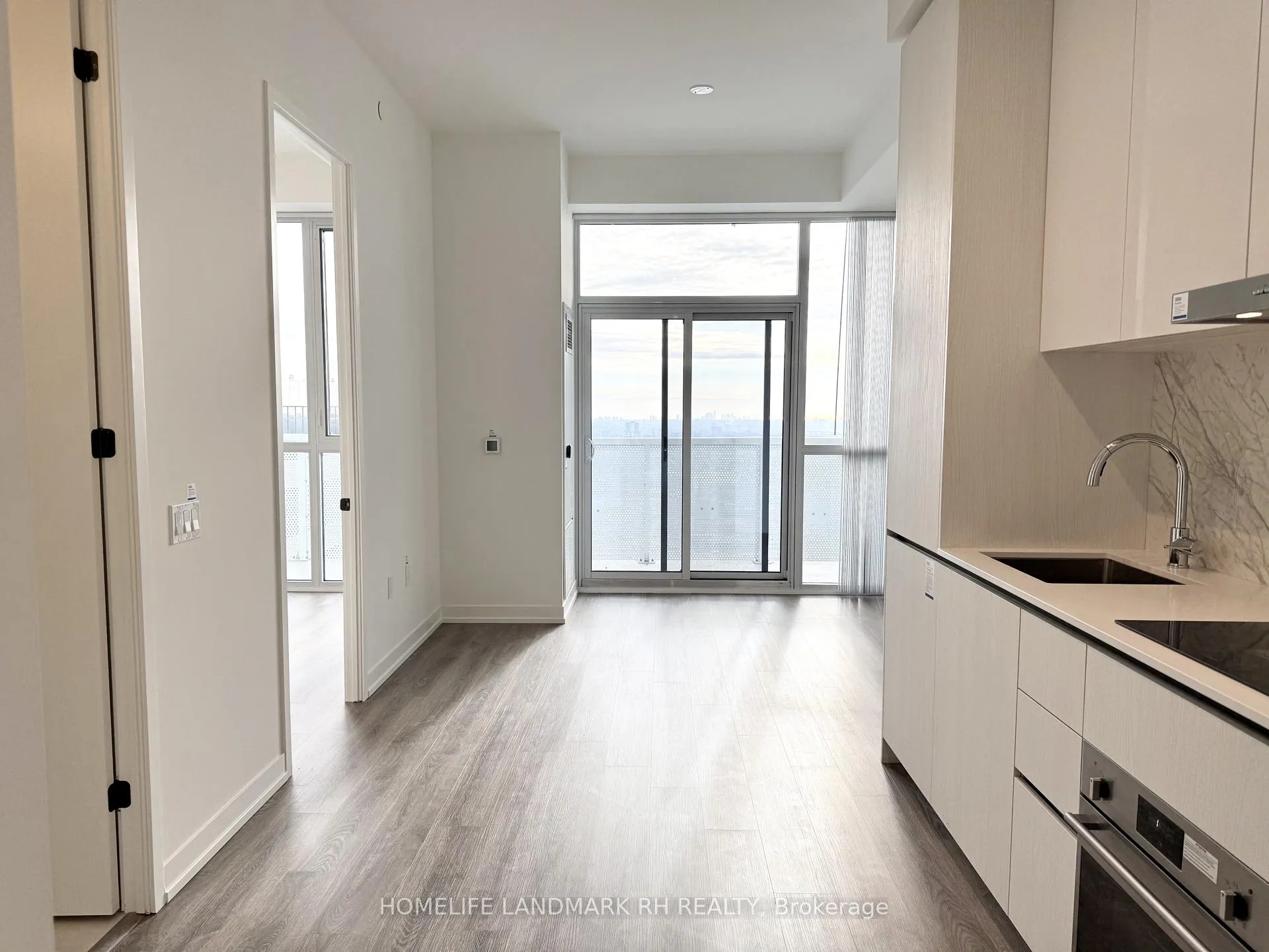 Photo 7 of Unit 4910, 8 Interchange Way, Vaughan, Vaughan Corporate Centre — HOMEH