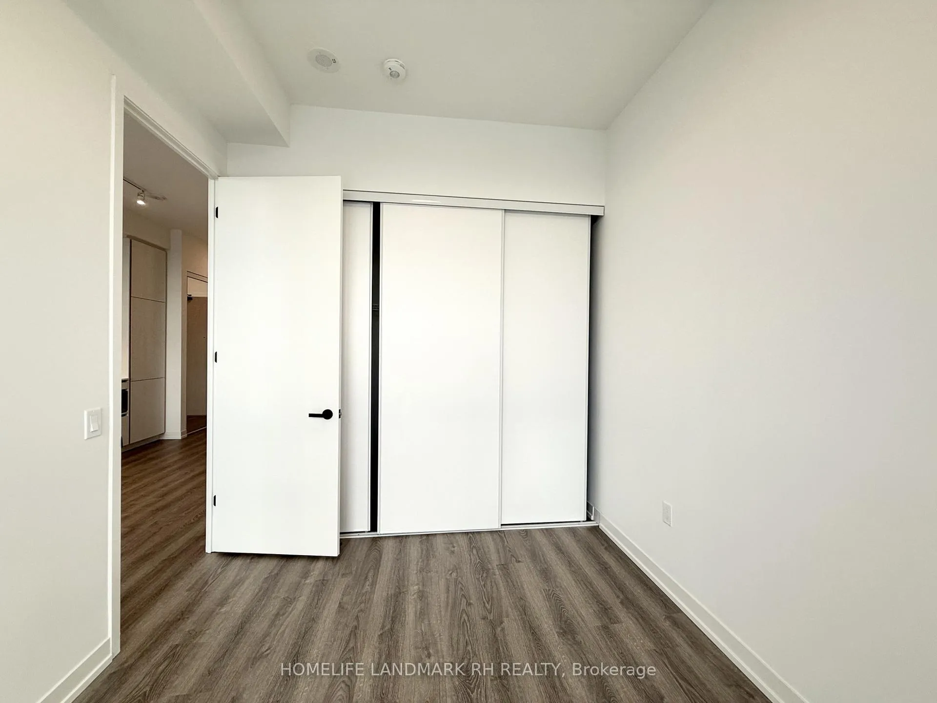Photo 12 of Unit 4910, 8 Interchange Way, Vaughan, Vaughan Corporate Centre — HOMEH