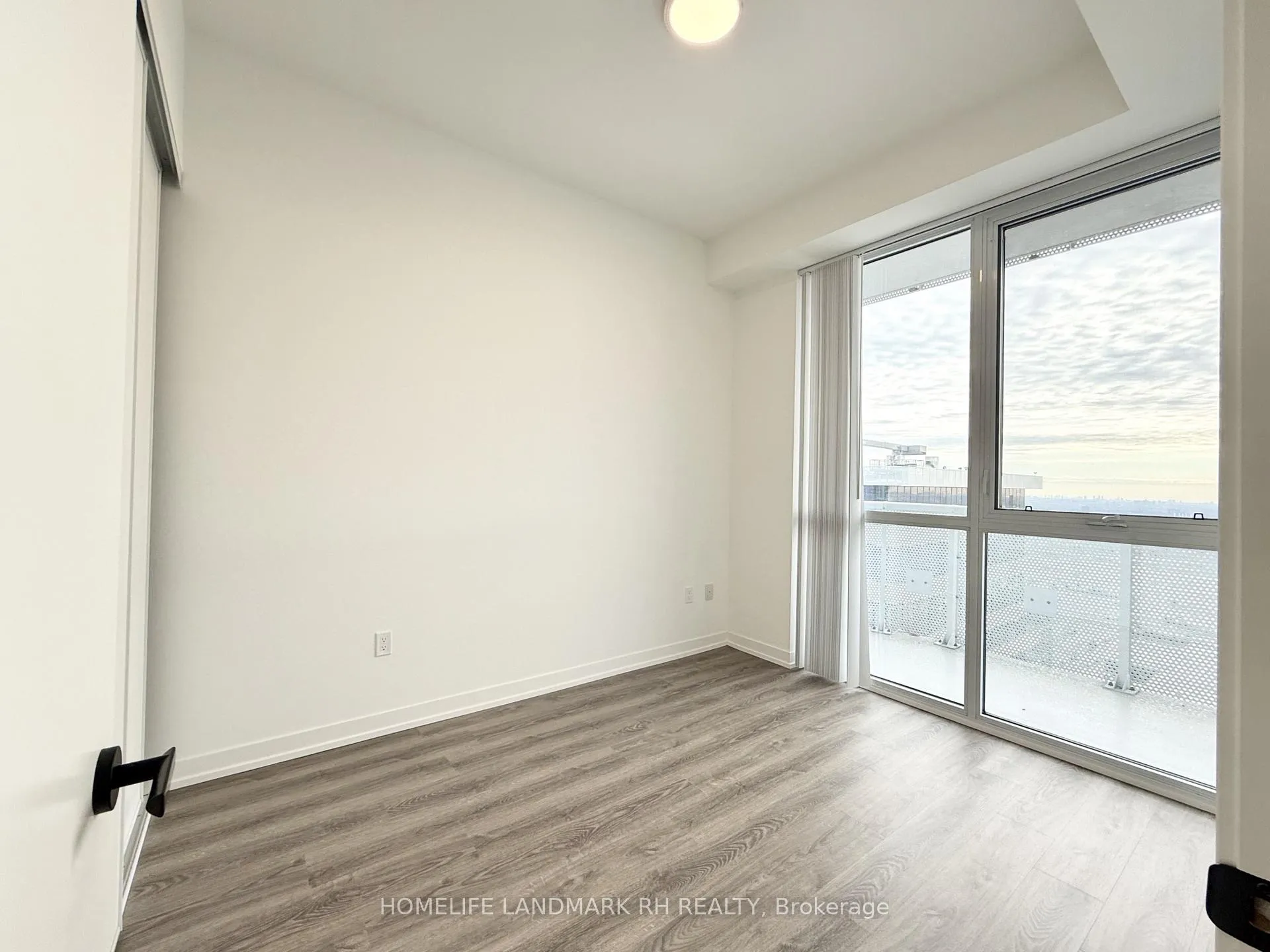 Photo 14 of Unit 4910, 8 Interchange Way, Vaughan, Vaughan Corporate Centre — HOMEH