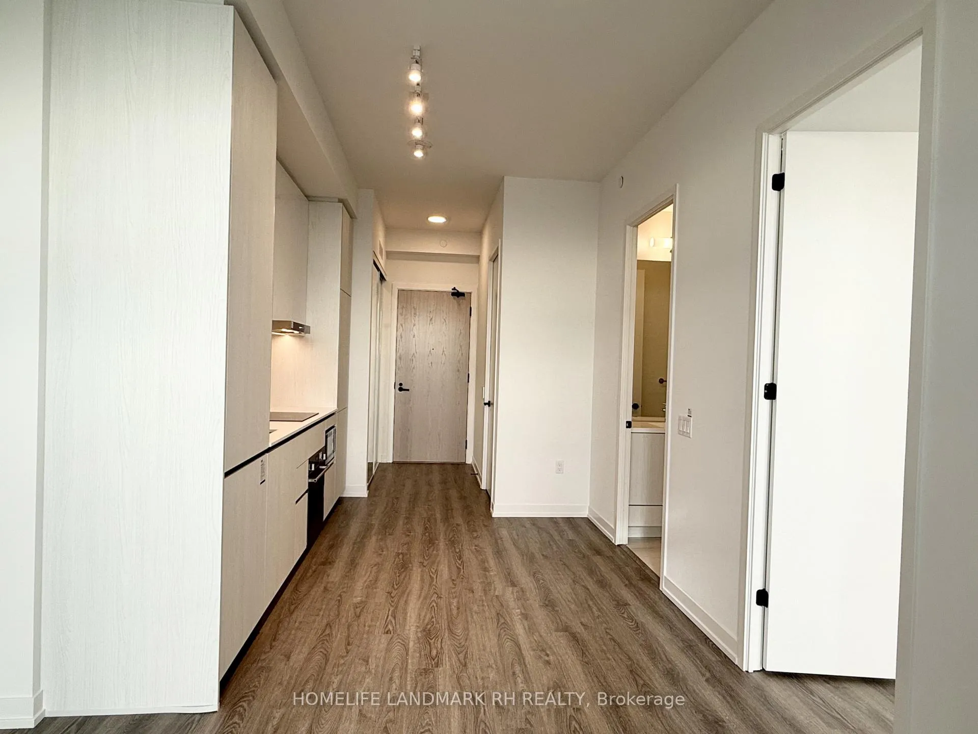 Photo 15 of Unit 4910, 8 Interchange Way, Vaughan, Vaughan Corporate Centre — HOMEH