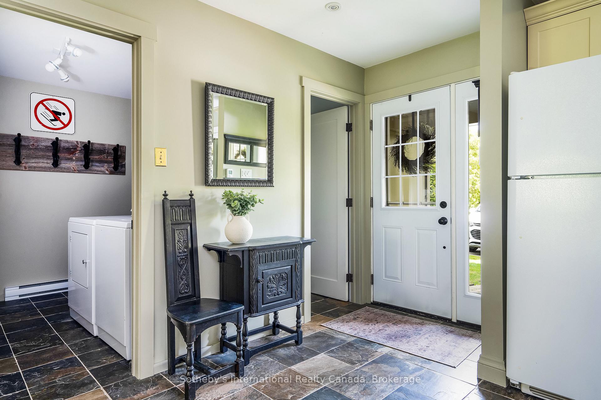 Photo 3 of 562 Oxbow Crescent, Collingwood — HOMEH