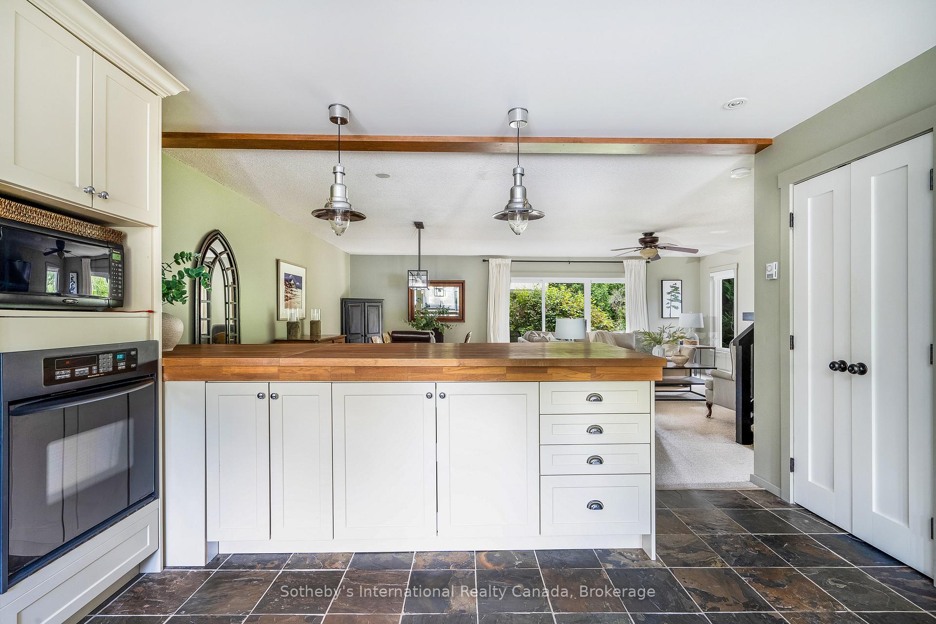 Photo 5 of 562 Oxbow Crescent, Collingwood — HOMEH