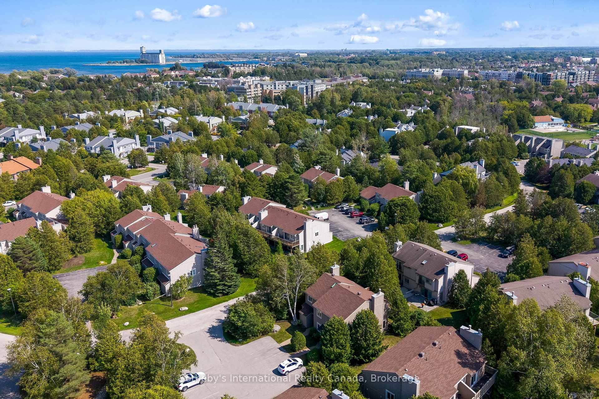Photo 31 of 562 Oxbow Crescent, Collingwood — HOMEH