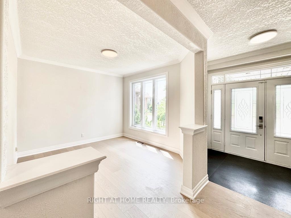 Photo 8 of Unit Upper, 9 Margaret Drive, Barrie, East Bayfield — HOMEH