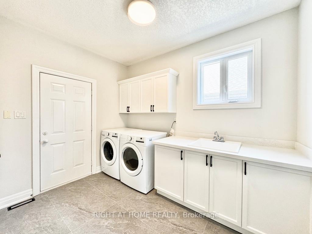 Photo 7 of Unit Upper, 9 Margaret Drive, Barrie, East Bayfield — HOMEH