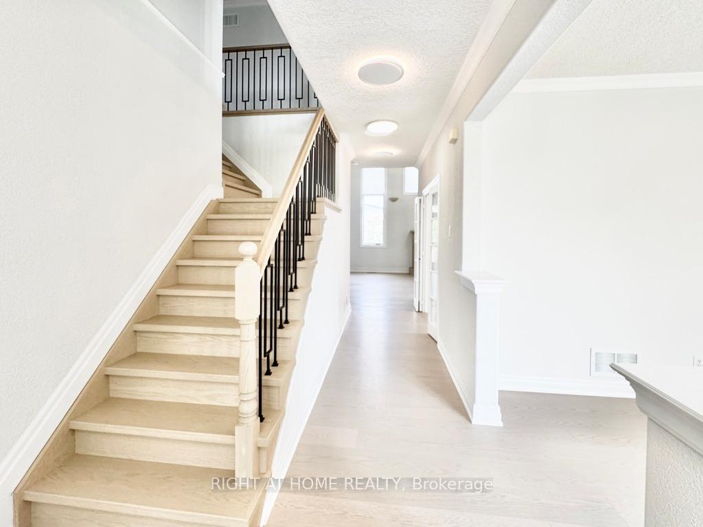 Photo 9 of Unit Upper, 9 Margaret Drive, Barrie, East Bayfield — HOMEH