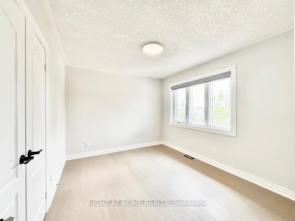 Photo 18 of Unit Upper, 9 Margaret Drive, Barrie, East Bayfield — HOMEH