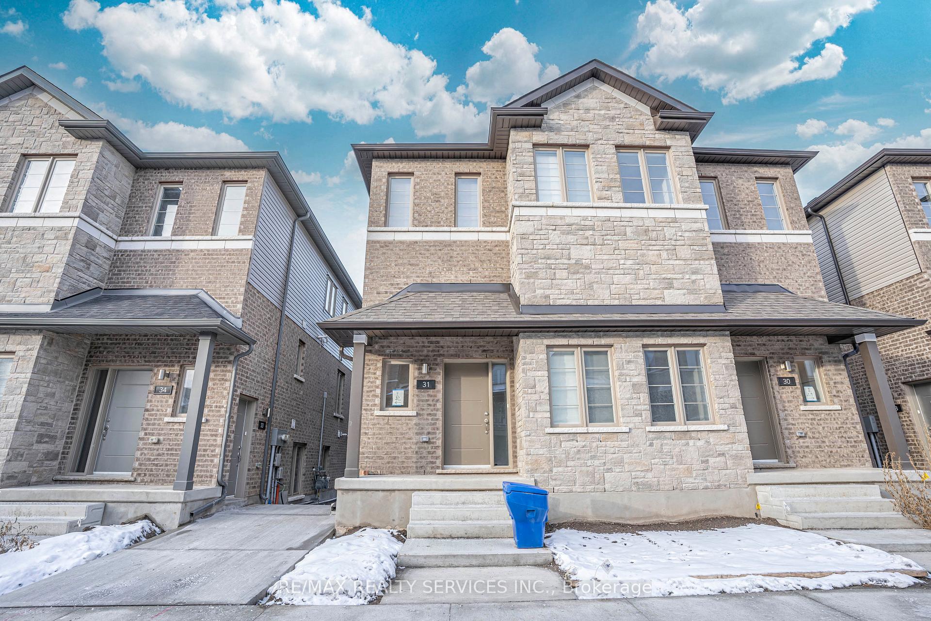 Front of Unit 32, 205 West Oak Trail