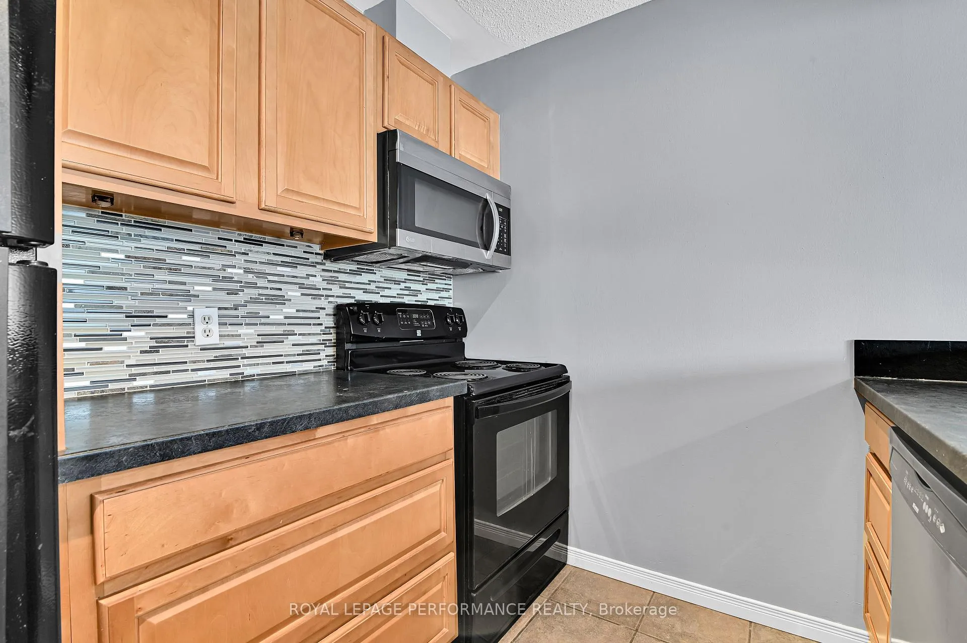 Photo 5 of Unit 501, 154 Nelson Street, Ottawa, Lower Town — HOMEH