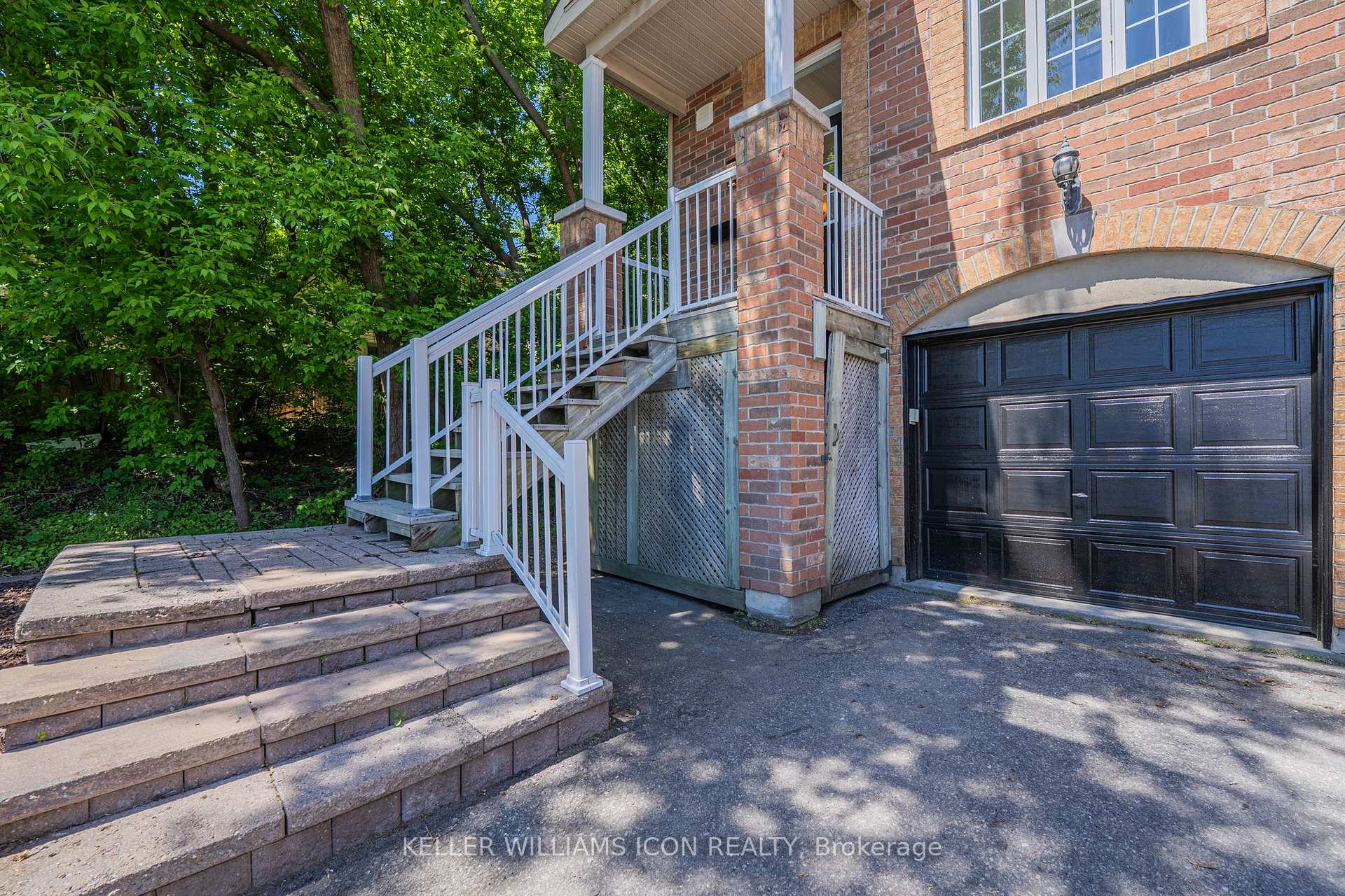 Photo 4 of 1309 Meadowlands Drive E, Ottawa, City View/Skyline/Fisher Heights/Parkwood Hills — HOMEH