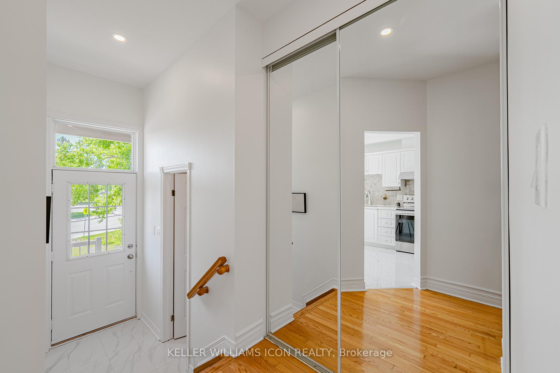Photo 3 of 1309 Meadowlands Drive E, Ottawa, City View/Skyline/Fisher Heights/Parkwood Hills — HOMEH