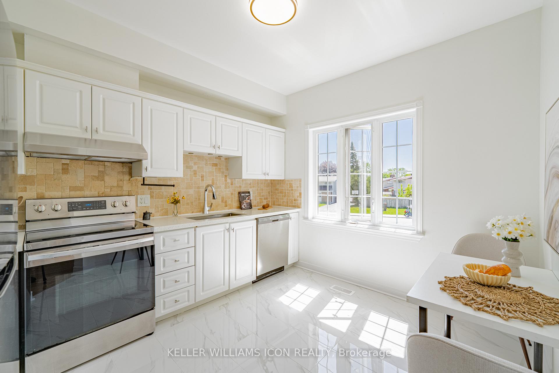 Photo 6 of 1309 Meadowlands Drive E, Ottawa, City View/Skyline/Fisher Heights/Parkwood Hills — HOMEH