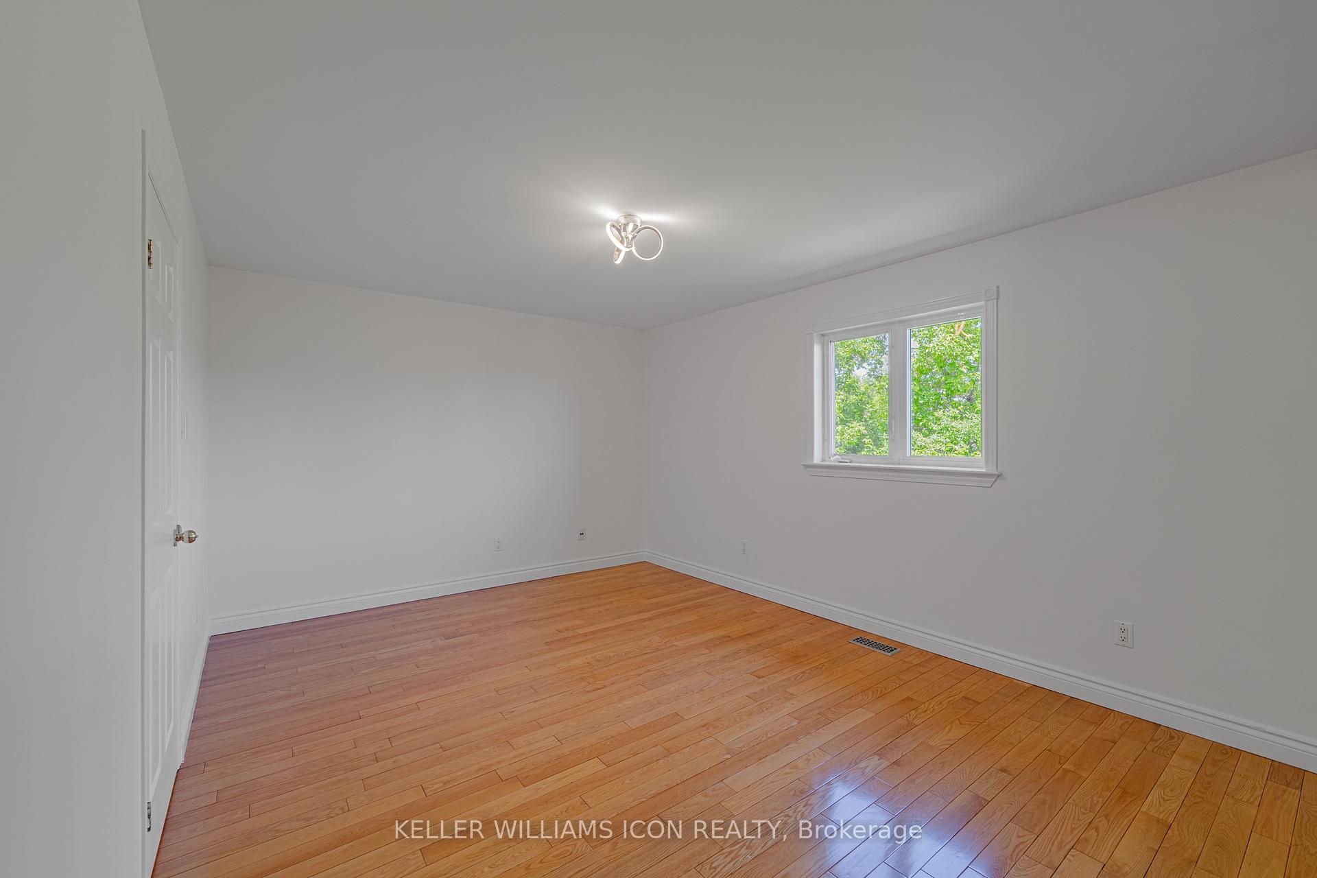 Photo 27 of 1309 Meadowlands Drive E, Ottawa, City View/Skyline/Fisher Heights/Parkwood Hills — HOMEH