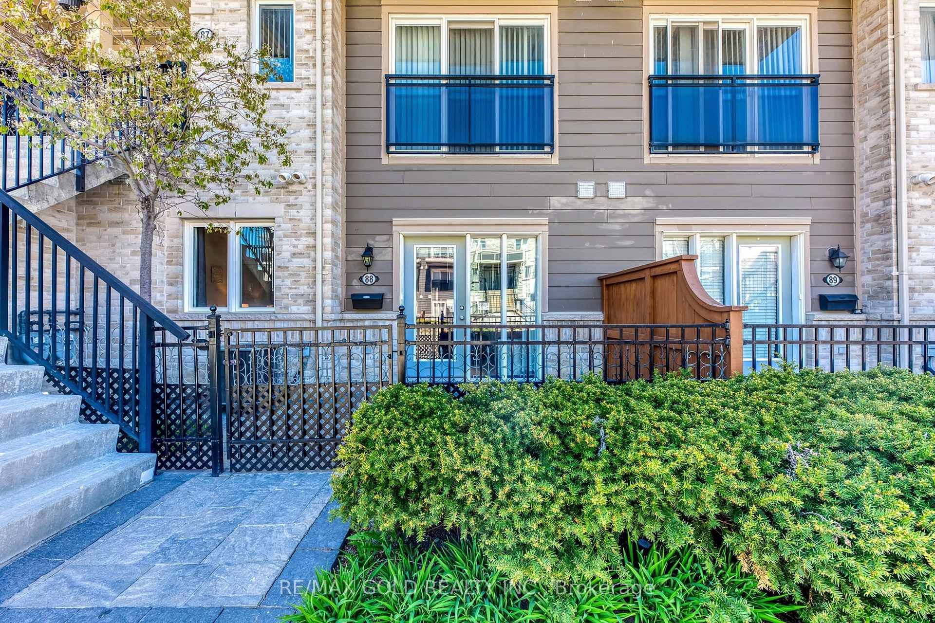 Front of Unit 88, 60 Fairwood Circle